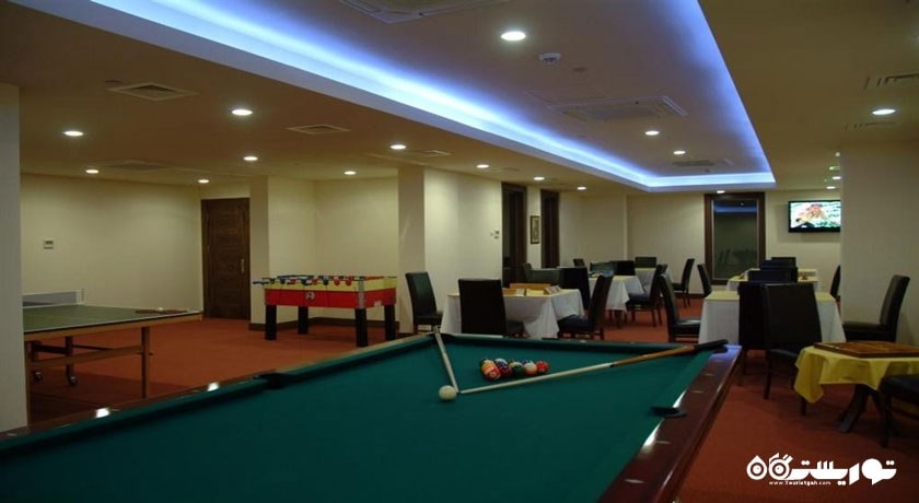 میز بیلیار موجود در هتل آیکا ویتال